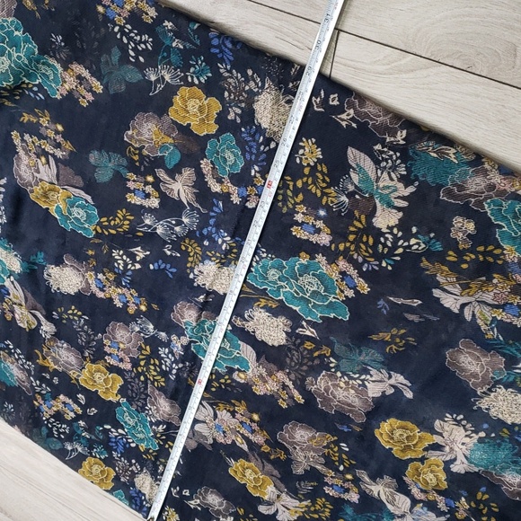 3/$35 Patterned floral infinity scarf from H&M - Picture 3 of 7